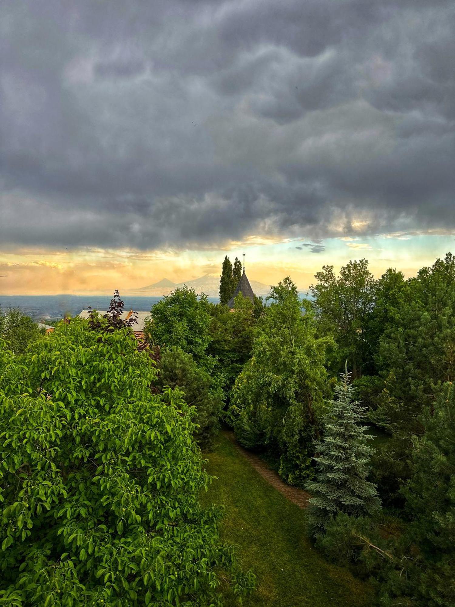 Ma Byurakan Esterno foto